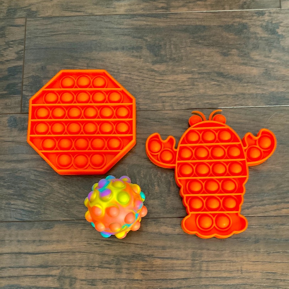 2 pop it’s, 1 pop it ball, orange, slightly used